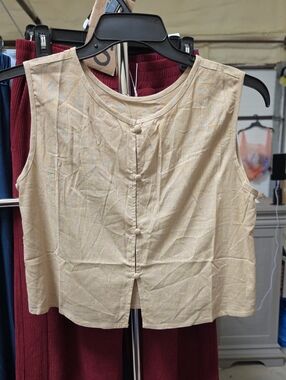 Nwt HALARA linen Blend Sleeveless Beige Button-Front Crop Top